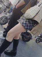 黑白格子包臀裙美眉抄底2