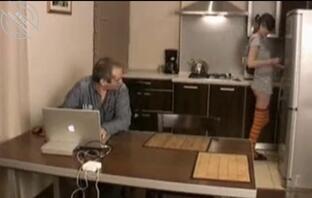 亲嫂子主动勾引弟弟，大哥也是很想操嫂子啊