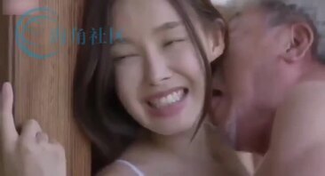 家里没人 跟爷爷乱伦内射