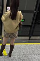 地铁的美女和美腿1