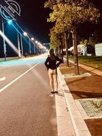 拉面馆回族小骚妻下班露出，骚妻喜欢看大神评论