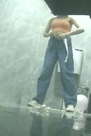 四月 厕拍全景两个00后 熟人 美女 原创