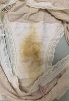 偷拍表妹运动，捡她扔掉的内裤1