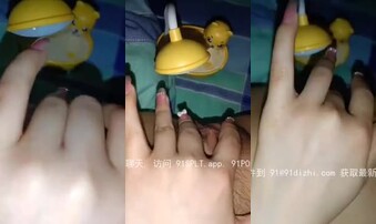 在寝室被窝里偷偷自慰 手势认证