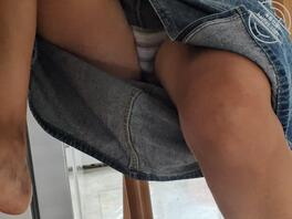 骚妻老是喜欢翘腿，不论裙子还是短裤都容易露出小内内1