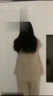 （搬运）在儿子旁边玩他妈妈的骚逼，扣喷了
