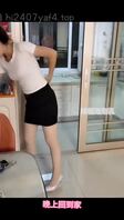 妈妈约朋友来家打麻将，不料被混混按在麻将桌上猛干