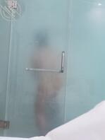 绿母儿偷拍骚妈洗澡2