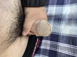 玩弄妈妈的丝袜跟内裤