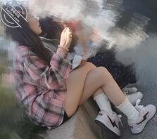 真实跟拍女大学生骚腿