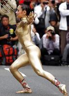 金色彩繪人街舞1