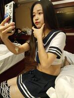本人校园小反差真实自拍自备衣服鞋子想被打脸狂草羞辱1