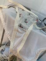 趁着蹭饭赖到婶婶洗澡，拿着换洗内衣意淫婶婶1