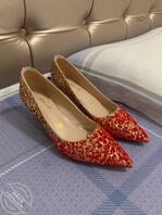 给大家分享下自己母亲和自己舅妈的骚鞋 每双全都被我打满过 很舒服很刺激0