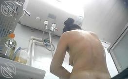 （真实原创2）偷拍妈妈洗澡，同好交流 视频贴0