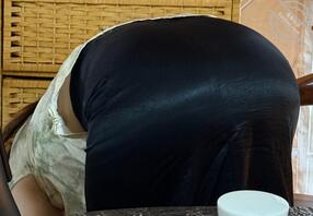 隔壁邻居，这大屁股真诱人，找机会一定要操了她0