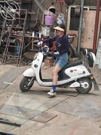 修车店老板娘看的硬邦邦。真实偷拍