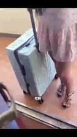 国庆假期岳母串门，骚气岳母趁女儿不在家，勾引女婿无套内射