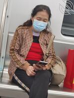 老阿姨身材太美！想看想摸……有谁介绍给我！0