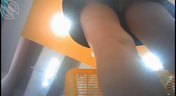 抄底CD条纹背心学生妹1