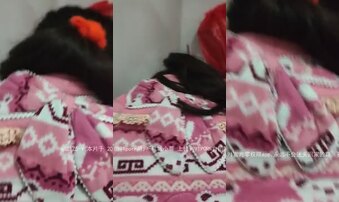 隔壁小区的少妇，在她家车库里玩（中）