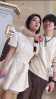 商场抄底可爱美女与男友逛街，透明小裤裤男友多次伸手抚摸小穴