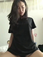 “骚逼好痒，操的好深” 极品骚货露脸实拍衣服都来不及脱就骑在鸡巴上