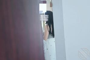 3)哺乳期姐姐换衣服,第一次看到姐姐一丝不挂的样子1