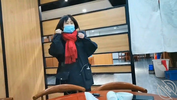 (真实乱伦故事)过年和丈母娘老婆一起和她表妹聚会引发家庭矛盾,做爱完和好0