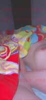 掀起老婆的被子来，小小出对奶。人妻、骚货、少妇