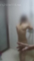 能否出租我老婆去跟你洗鸳鸯浴，我答应了，骚逼都是给人白操，我不如出租给你