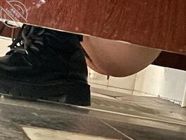 原创厕拍高校女大1