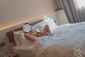 【原创】18.骚妹妹缺钱，那就试试黄瓜的威力，看上了妹妹的同学2