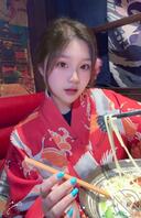 深夜发骚福利：长相，身材，奶子完全展示给大家欣赏，看上的可以免费玩我一次1