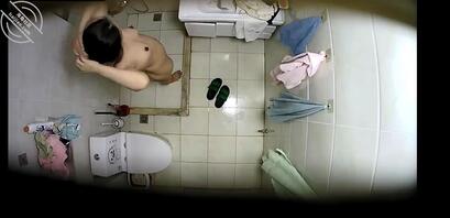 偷拍妈妈和小姨洗澡你喜欢哪个0