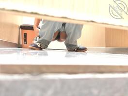 原创厕拍 戴眼镜的女大2