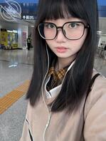 【巫丽瑶】清纯女大厕拍2
