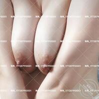 老丈人和小舅子都想偷看老婆