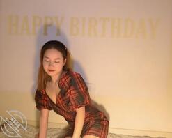 公司女同事，看上去感觉是个大反差，这个身材操起来绝对舒服！2