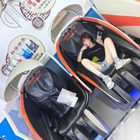 岔开腿露出粉内裤，真是等着被干呢