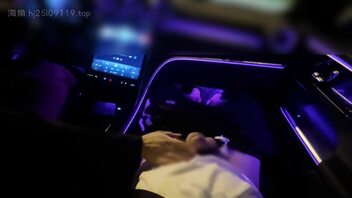 【开车打飞机】一手开奔驰，一手给外甥打飞机  小姨是不是人生赢家