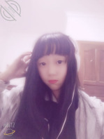 刚上高中的小女生，很骚也很嫩