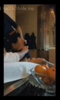牛逼大哥把洗脚妹给硬上了，还无套内射