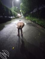 拉面馆回族小骚妻，昨晚露出大屁股不知道你们说怎么玩0