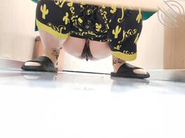 原创厕拍 穿睡衣出来玩的短发少妇1