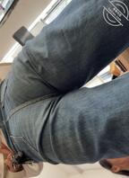 总是在别人不注意的时候插入温暖的臀部 感受两边肉肉的包裹感！1