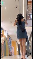 极品身材高颜值牛仔连衣美少妇大半个屁股和美腿尽收眼底 白色窄内凸显肥鲍2