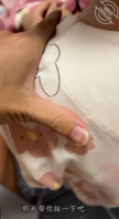 生病的巨乳姐姐，被兽性大发的弟弟以送药的名义，竟对虚弱的亲姐趁虚而“入”1