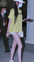 小短裤露出