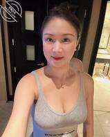 这样的女人不知道海友感不感兴趣，满脸淫荡，喜欢露胸
